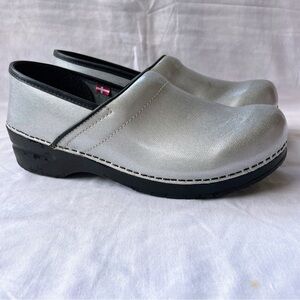 Sanita “Izabell” Danish PRO Clogs Metallic Silver Women’s US 10 EU Size 41